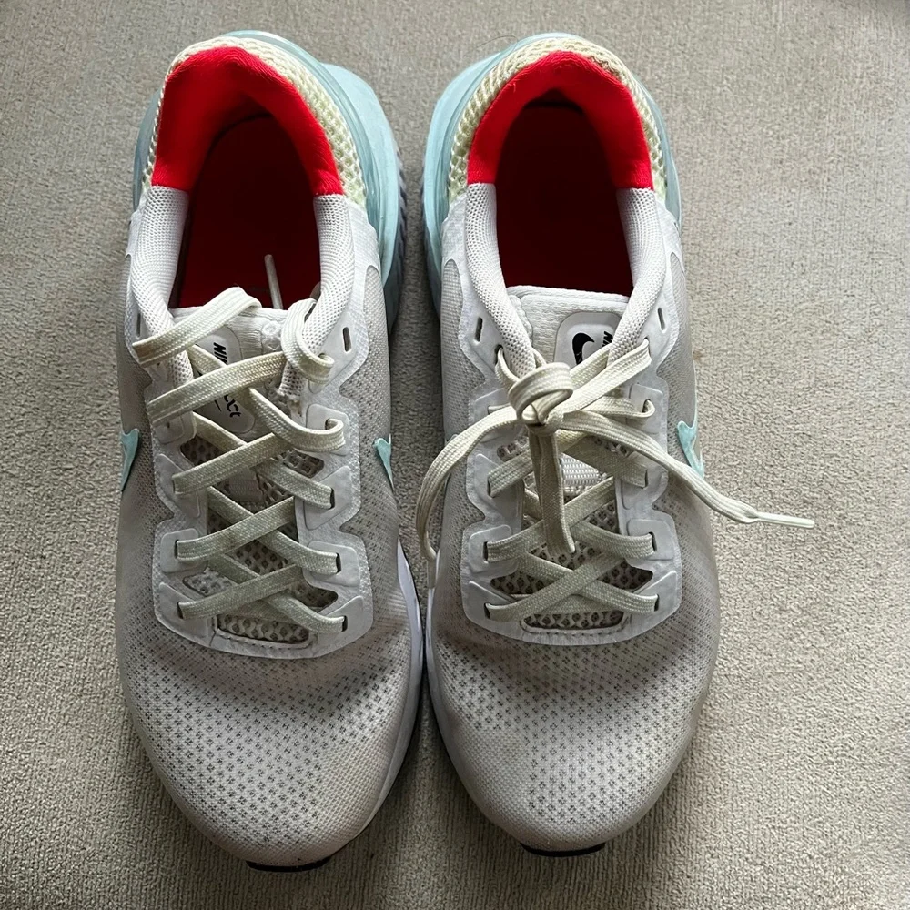 Nike Legend React Women’s Athletic Shoes - Picture 2 of 7